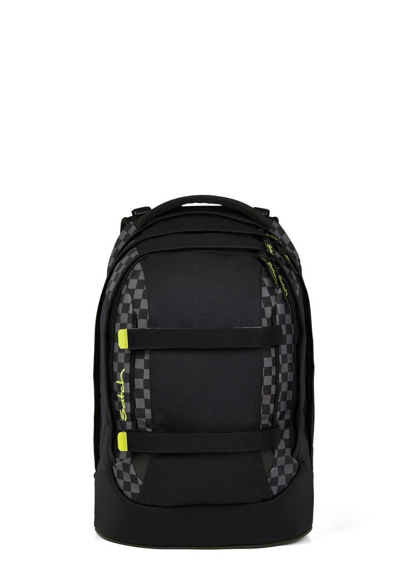 Sac à dos noir avec un motif à carreaux et des accents jaunes, doté de sangles latérales rembourrées et d'une poignée supérieure pour le transport. Matériau durable.