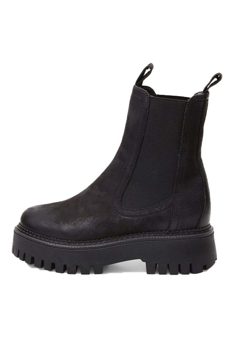 Botas Chelsea de cuero negro con paneles elásticos en los laterales, parte superior texturizada y suela de goma gruesa con relieve. Incluye lengüetas en la parte superior para facilitar el calzado y descalzado.