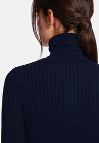 Wolford MERINO RIB - Strickkleid - navy opal