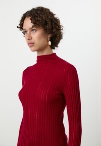GAP GAP X CULT GAIA SHEER MCKNCK TOP - Stickad tröja - sled