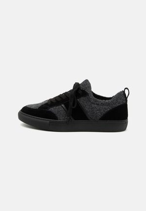 OWENS  PILLOW WALK - Sportcipő - black