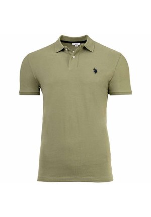 Polo a maniche corte verde oliva con colletto, due bottoni e piccolo logo nero ricamato sul petto a sinistra.