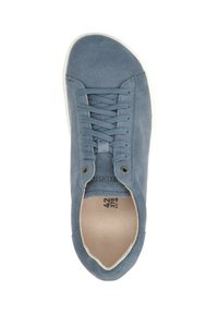 Sneaker blu in scamosciato con punta arrotondata, lacci piatti e suola in gomma bianca. Taglia contrassegnata come 42 all'interno. Design minimalista senza motivi.