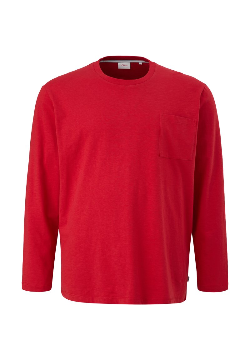 Rotes Langarm-T-Shirt aus weichem Stoff, mit rundem Halsausschnitt und einer kleinen Brusttasche auf der linken Seite. Einfaches Design.