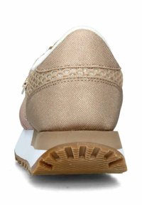 Sneaker beige con tomaia strutturata, colletto imbottito, intersuola bianca e suola in gomma con motivo a zigzag.