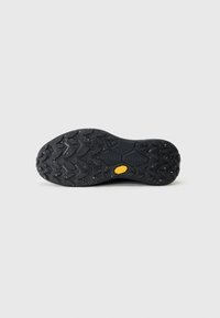 Semelle en caoutchouc noire avec un motif de bande de roulement texturé, arborant un logo jaune et de petites paillettes partout pour une meilleure adhérence.