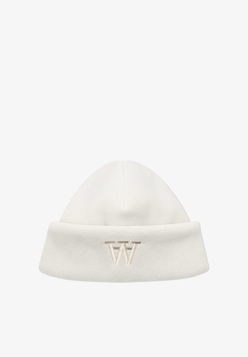 Bonnet en polaire blanc avec bord replié présentant un logo brodé W et A superposés au centre avant.