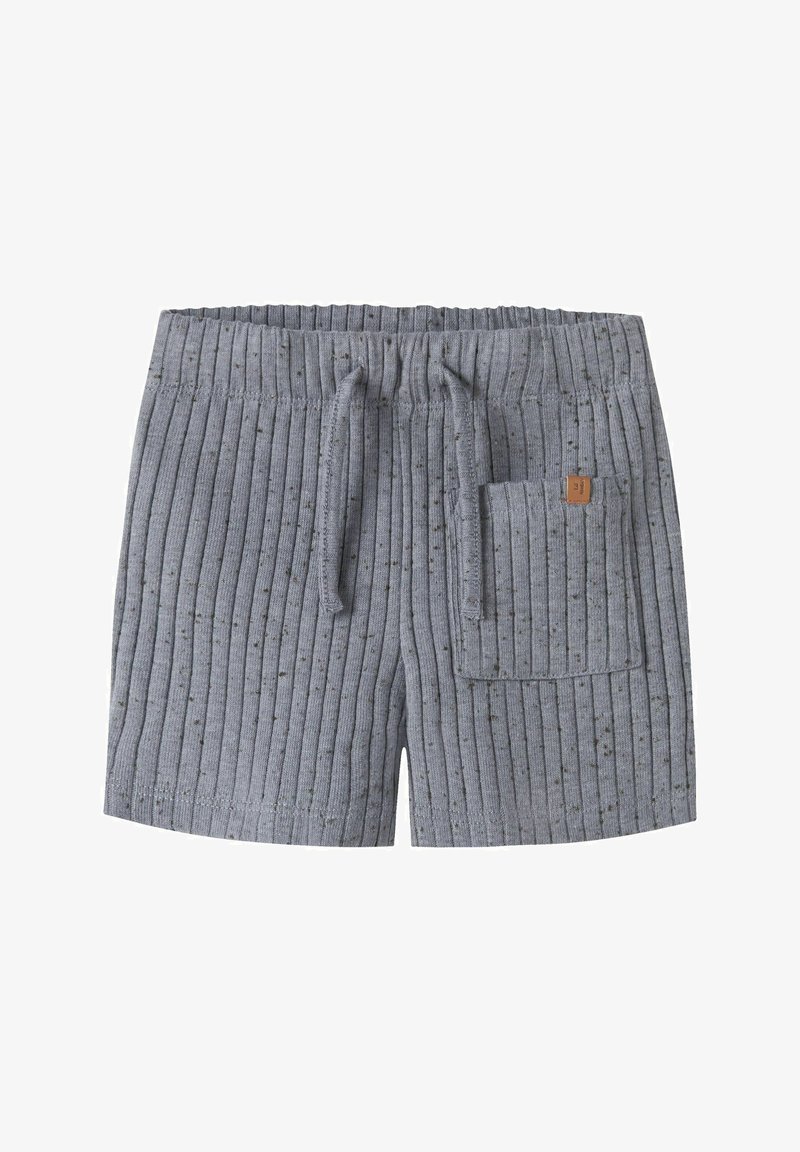 Shorts en tricot côtelé gris avec taille élastique, cordon de serrage et une poche patch rectangulaire sur le côté droit devant.
