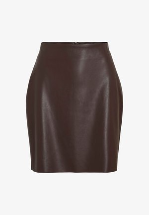 Brun faux läder minikjol med hög midja och slät yta, med en dold dragkedja bak och utan synliga mönster eller dekorationer.