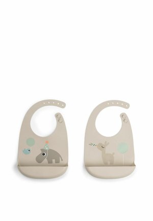 To beige silikone baby hagesmække med dyreillustrationer: den ene viser en flodhest med en festhat og en fugl, den anden en lama med en festfløjte og ballon.