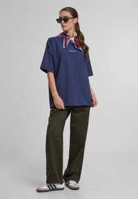 PROHIBITED - T-shirt z nadrukiem