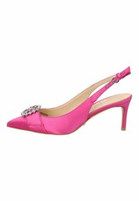 Sandalino in satin rosa con punta affusolata e una decorazione a forma di spilla argentata sul davanti. Presenta un tacco sottile e una tracolla regolabile.