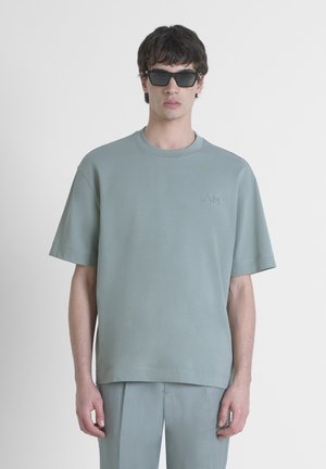 BOXY FIT WITH EMBROIDERED  LOGO - T-Shirt basic - agave green