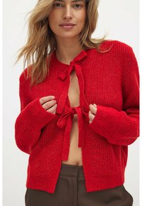 NA-KD TIE DETAIL  - Cardigan - red