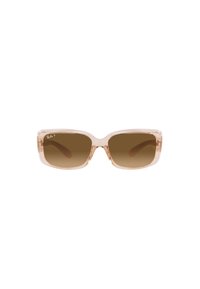 Occhiali da sole con gradiente marrone, forma rettangolare, montatura traslucida rosa chiaro e dettagli del logo discreti sulla lente.