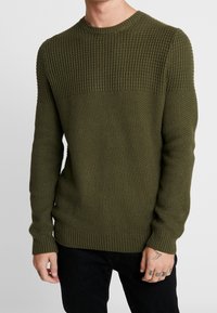 YOURTURN Stickad tröja - olive