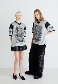 Jaded London FOOTBALL UNISEX - Print T-shirt - silver