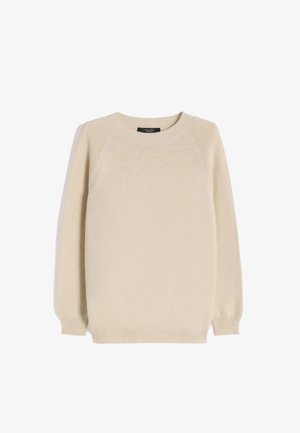 Beige gebreide trui met lange mouwen, ronde hals, geribde boorden en zoom, getoond tegen een witte achtergrond.