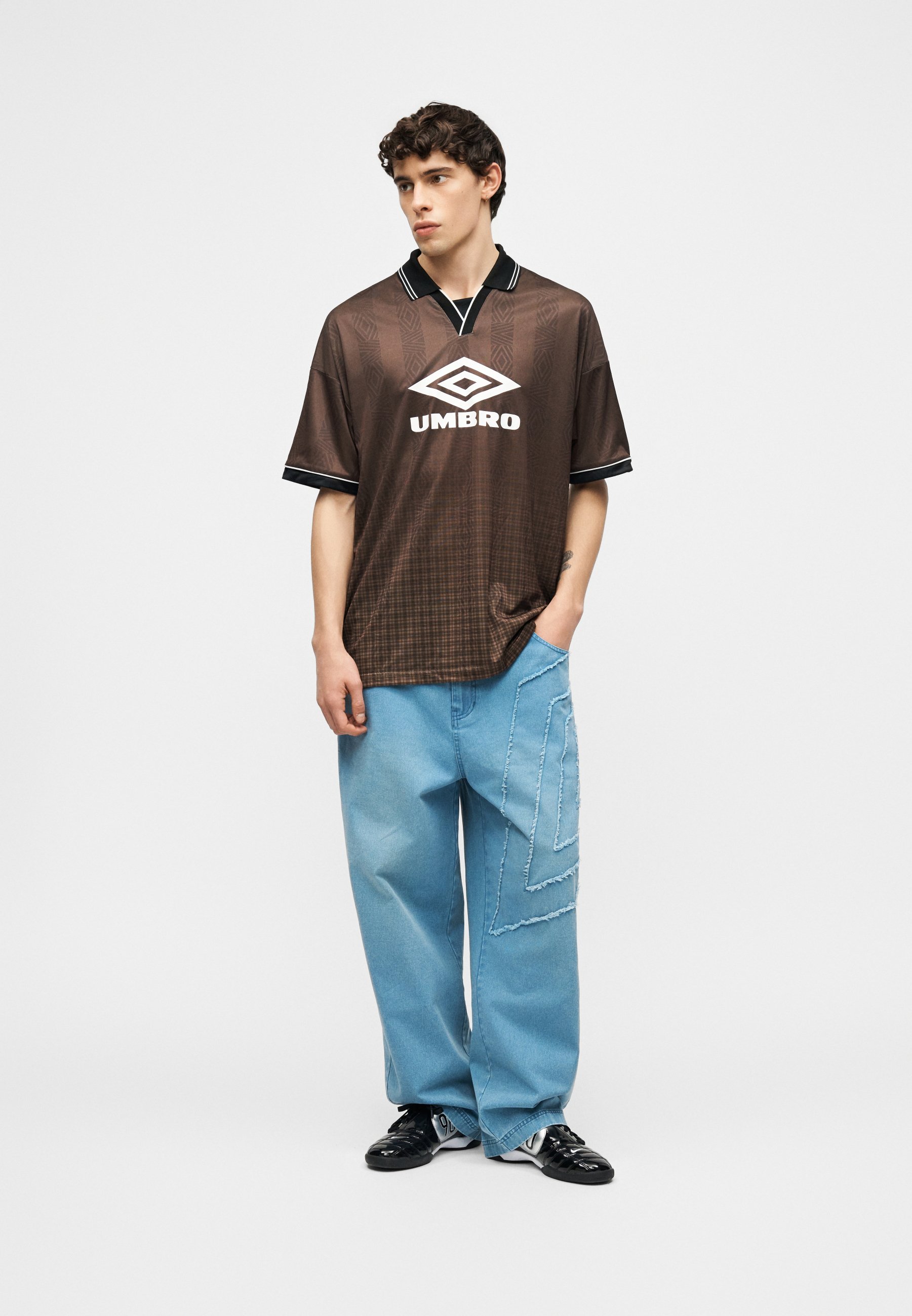 Umbro BOXY FOOTBALL SHIRT - Print T-shirt - brown/black - Zalando