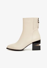 Nem kiválasztott, beige