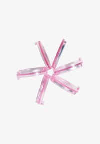 Zestaw sześciu półprzezroczystych, różowych okrągłych pojemników z przezroczystymi pokrywkami, ułożonych w kształt gwiazdy, o gładkich powierzchniach i solidnych zawiasach.