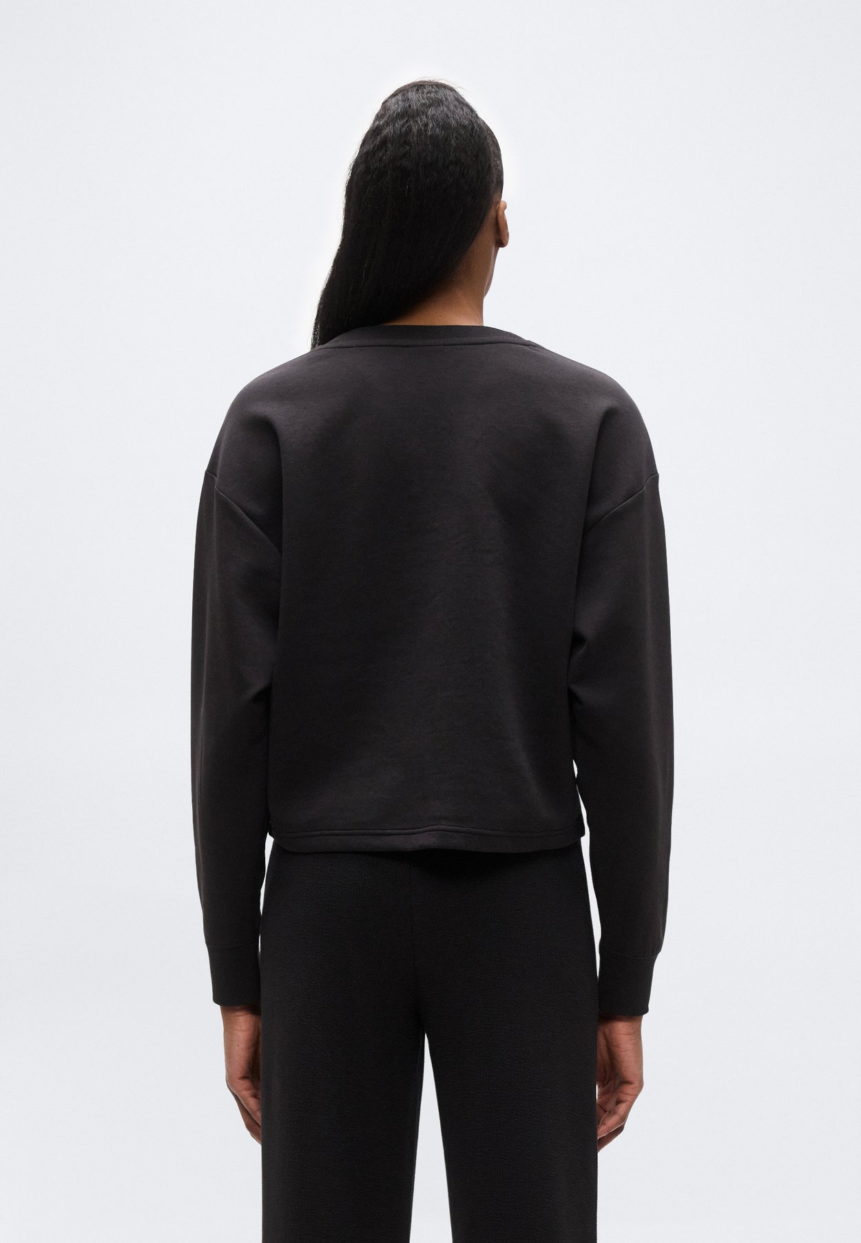 ELEVATED COMFORT V NECK CREW