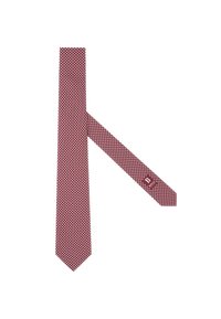 Červená kravata s textúrovaným vzorom malých bielych štvorcov. Štíhly dizajn s ostrým koncom a detailom etikety blízko úzkeho konca.