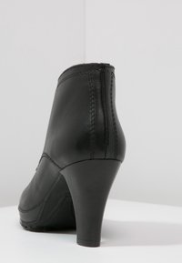 Tamaris Stivaletti stringati - black