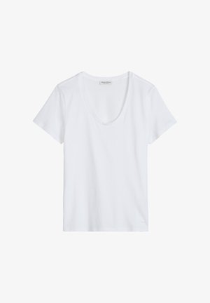 T-shirt pour femmes à manches courtes blanches avec encolure large en forme de scoop, fabriqué en tissu doux, présenté sur un fond uni.