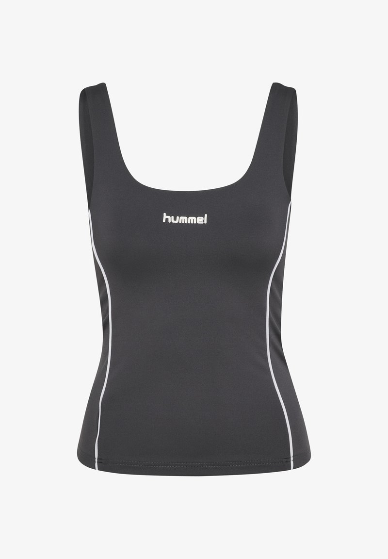 Sort atletisk tanktop med firkantet halsudskæring, med hvid piping langs siderne og et logo på forsiden. Fremstillet af åndbart materiale.