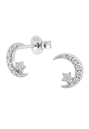Boucles d'oreilles en argent en forme de croissant de lune avec des accents d'étoiles, ornées de pierres précieuses transparentes et d'une finition polie. Marquées 925 pour l'argent sterling.