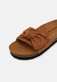 Tamaris Mules - cognac