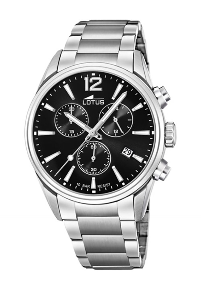 Montre chronographe en acier inoxydable argenté avec un cadran noir, des marqueurs blancs et un affichage de la date. Elle possède trois sous-cadrans et un bracelet texturé.