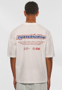 Dropsize HEAVY PEACE OF MIND  - T-shirt imprimé - white