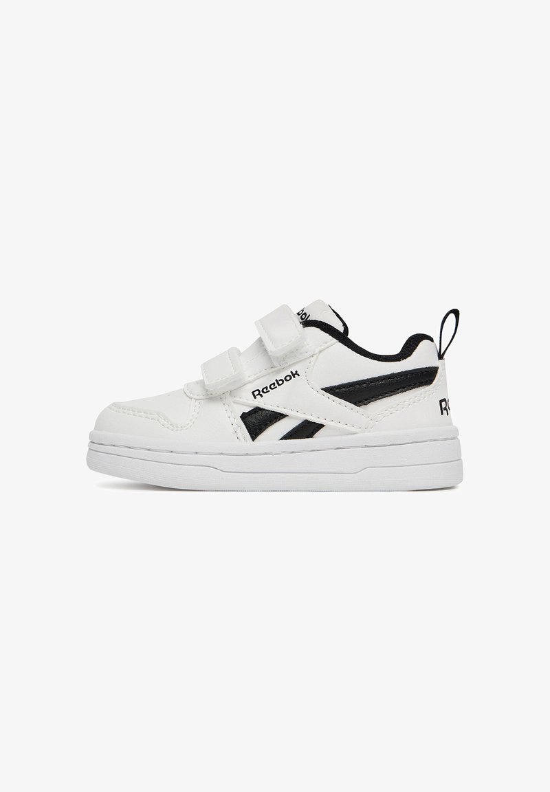 Białe trampki z czarnymi akcentami, wykonane ze skóry o gładkiej fakturze, wyposażone w dwa paski na rzepy oraz pętlę u pięty.