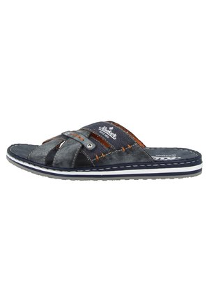 Sandale à enfiler pour homme avec un upper en tissu bleu foncé, plusieurs lanières croisées, des coutures orange contrastantes et une semelle rembourrée à rayures blanches.