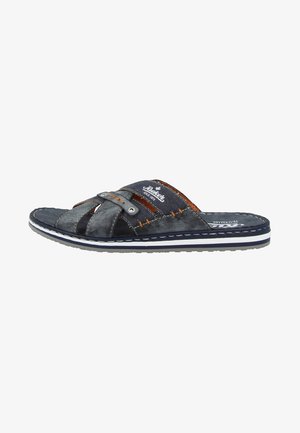 Heren instapsandalen met een donkerblauwe stof bovenkant, meerdere kruisbanden, contrasterende oranje stiksels en een gevoerde zool met witte strepen.