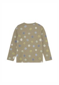 Olijfgroene katoenen longsleeve met een speels patroon van meerkleurige glimlachende gezichten, voorzien van een ronde hals en een relaxte pasvorm.