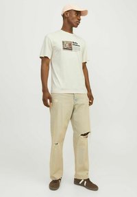 Jack & Jones FOTODRUCK RUNDHALS  - Trükipildiga T-särk - buttercream
