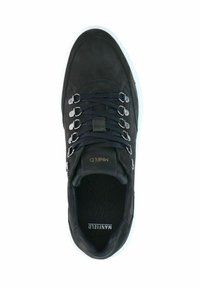 Zwarte suede sneakers met metalen vetertjes en platte veters. Voorzien van een rubberen zool en een textuur-interieur voering. Merklogo zichtbaar op de tong.