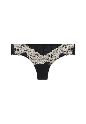 Tanga de encaje negro con bordado floral en crema a lo largo de la cintura, con tejido de malla transparente y parte frontal sólida.