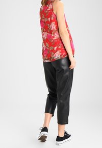 Vero Moda Camicetta - red