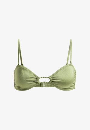 Olijfgroene bikini top met een gedraaide voorkant, verstelbare bandjes en haaksluiting. Gemaakt van een gladde, glanzende stof.
