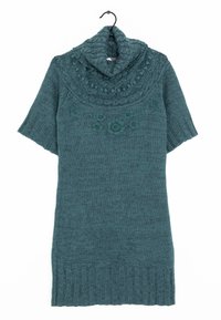 Türkiz örgü kazak elbisesi, kapüşonlu yaka, kısa kollar ve yakada ile etek ucunda dokulu çiçek deseni ile. Ribanalı alt kenar.