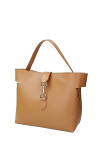 Borsa sintetica color taupe con forma strutturata, manico corto, accessori in argento e un'etichetta decorativa a forma di cuore. Texture liscia.