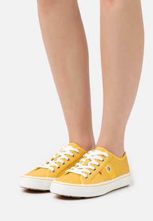 s.Oliver LACE UP - Sneaker low - yellow
