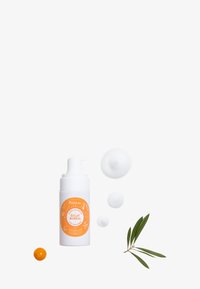 POLAAR NORTHERN LIGHT MICRO-PEELING FOAM - Rengöringsskum