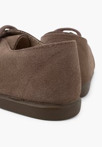 Pisamonas Volnočasové šněrovací boty - topo