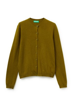 Olijfgroene cardigan gemaakt van zachte stof, met een ronde halslijn, lange mouwen en een knopenfront met bijpassende knopen.
