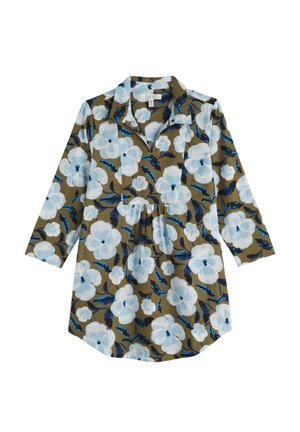 Robe longue à manches longues verte avec un grand motif floral bleu et blanc, col à revers et détails froncés à la taille.